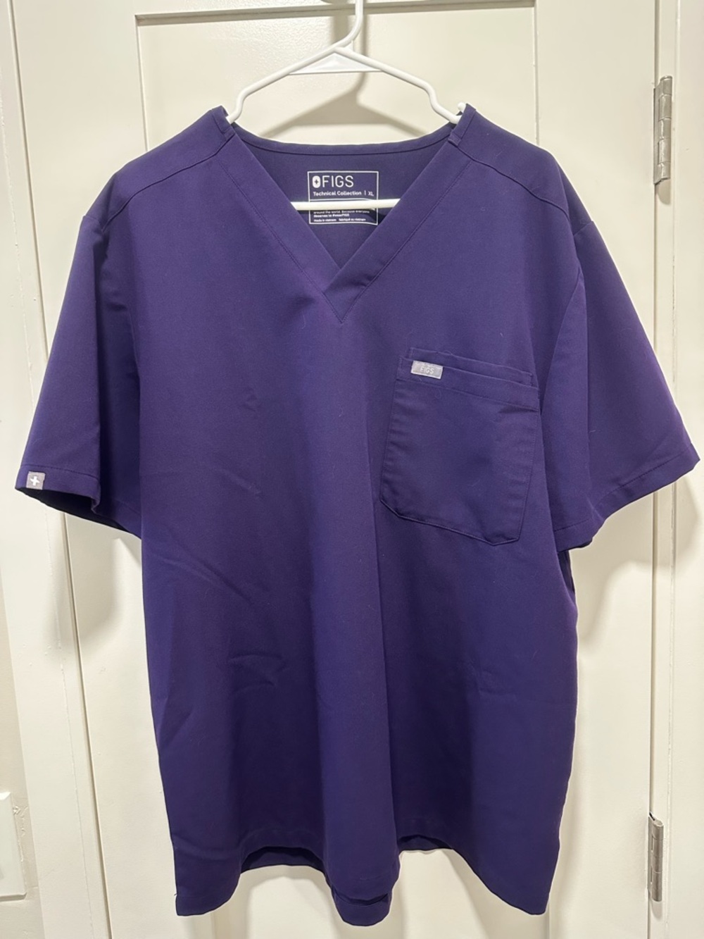 Figs Men’s Leon 3-Pocket Scrub Top in Purple Jam PO#4994
